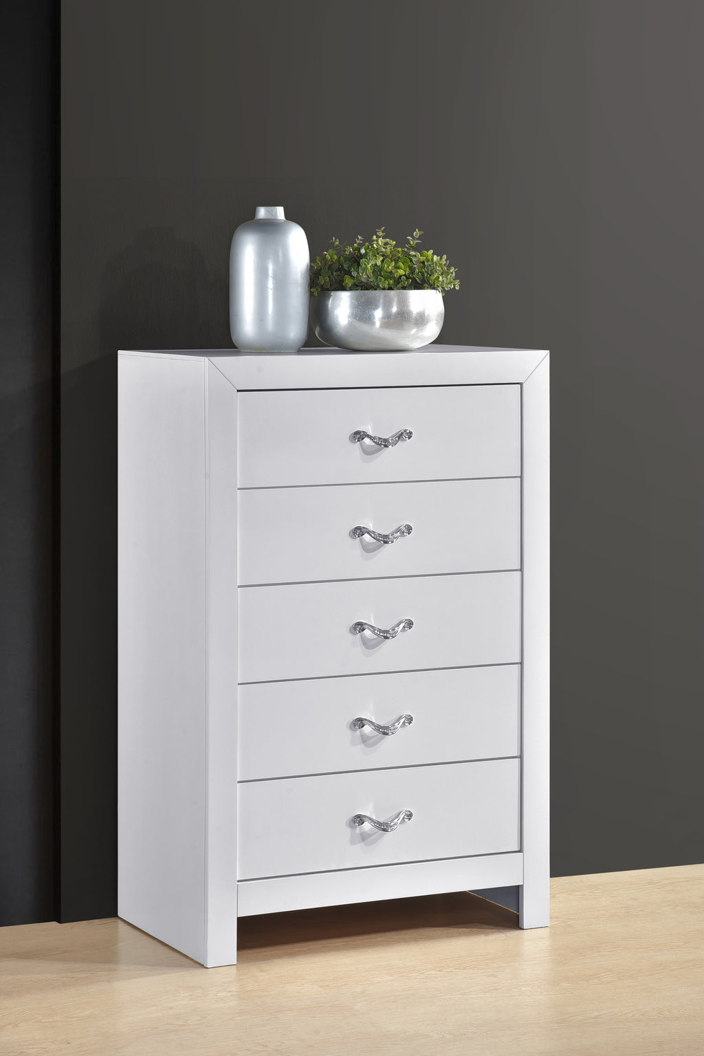 Moreland Chest