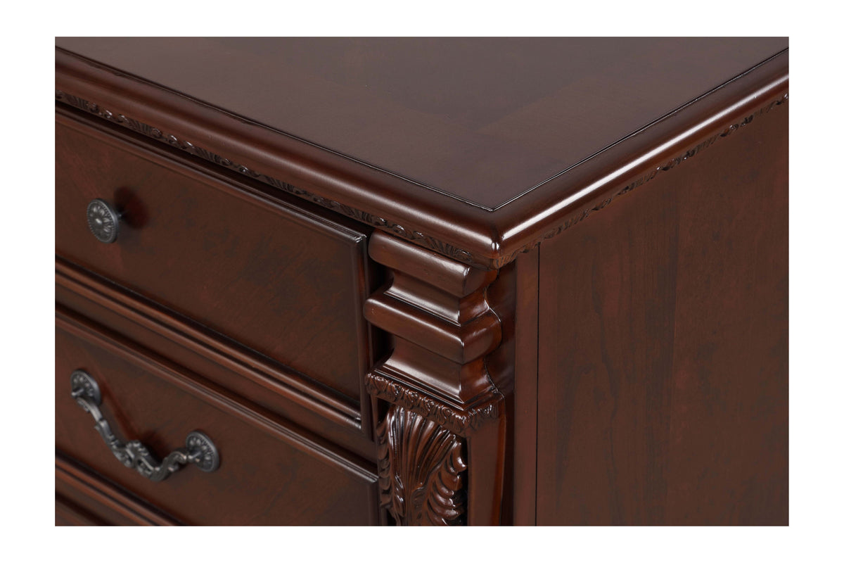Lyndon Chest