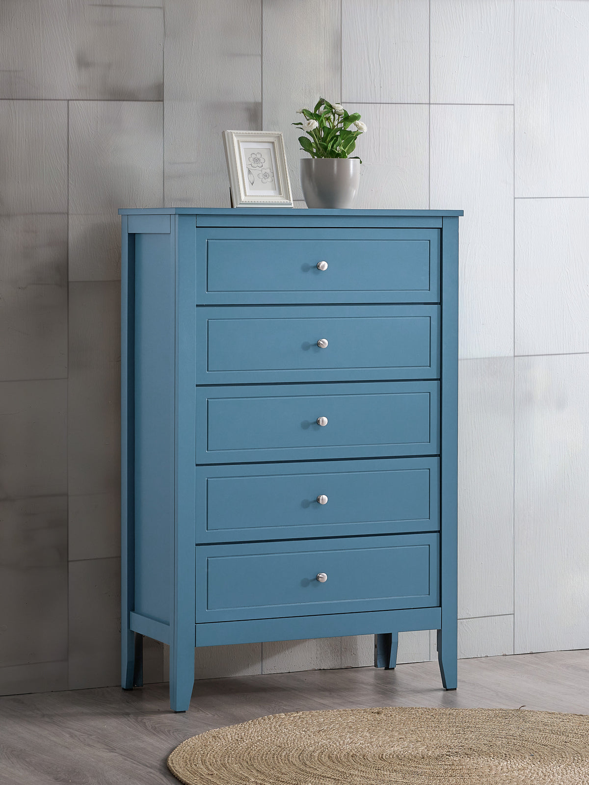 Daniel Chest