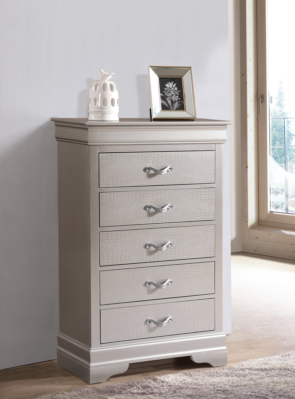 Lorana Chest