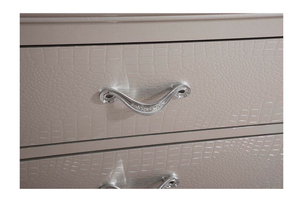 Lorana Bedroom Collection