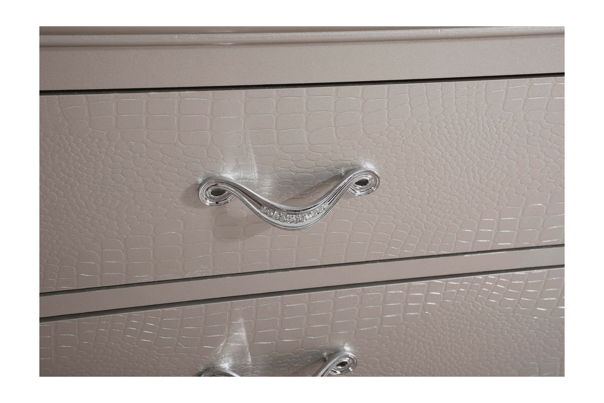 Lorana Bedroom Collection