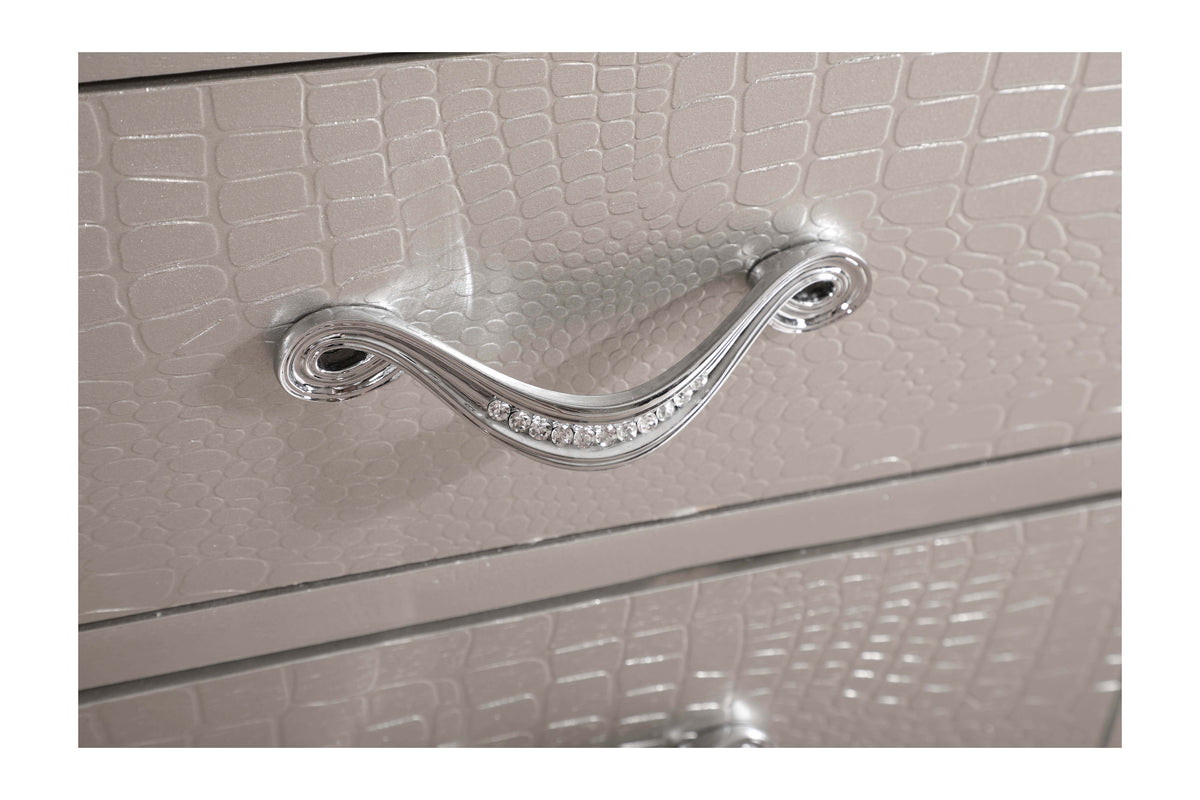 Lorana Bedroom Collection