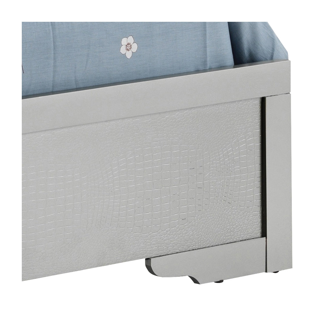 Lorana Bedroom Collection