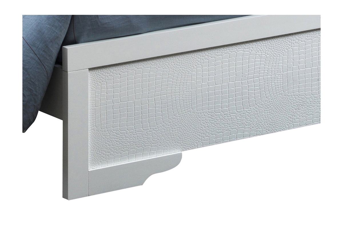 Lorana Bed