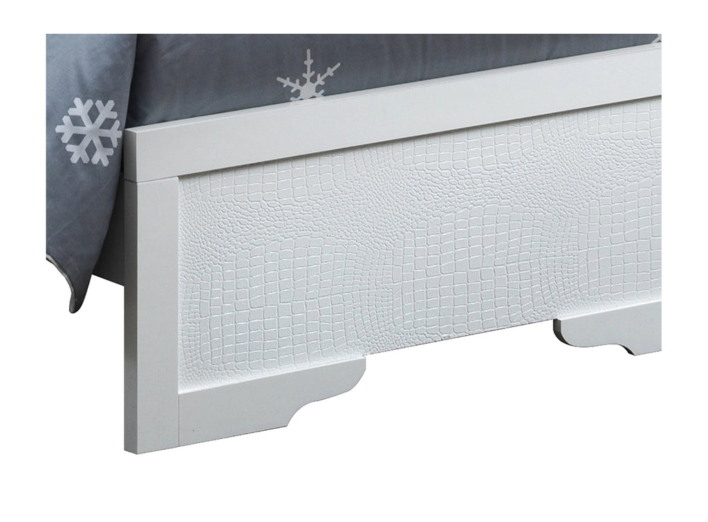 Lorana Bed