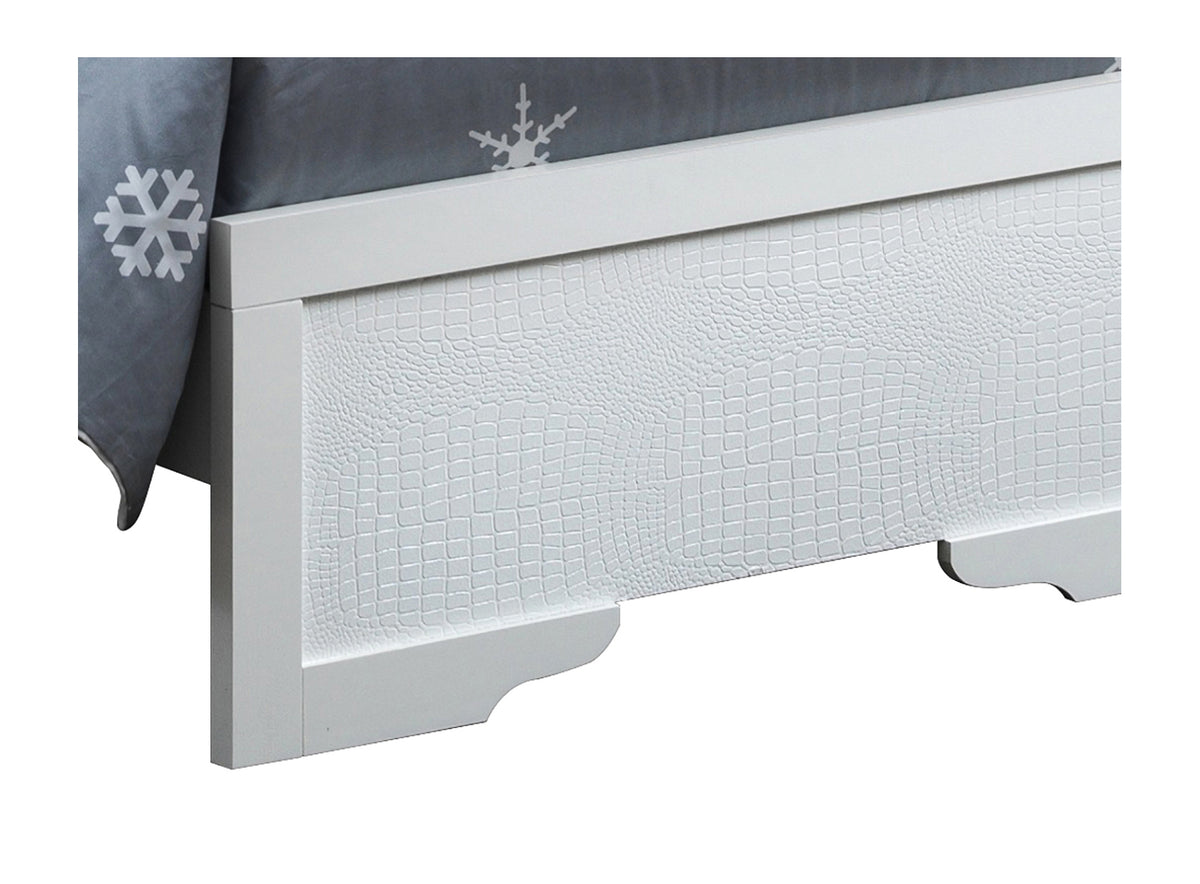 Lorana Bedroom Collection