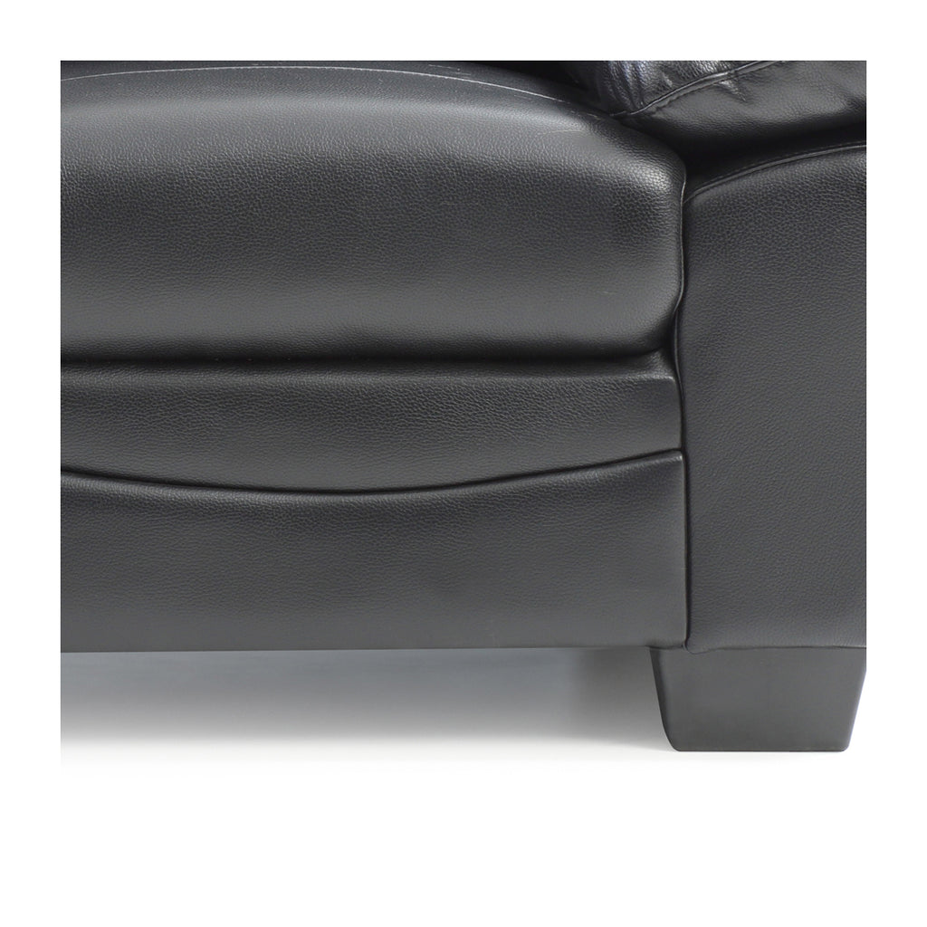 Marta Loveseat